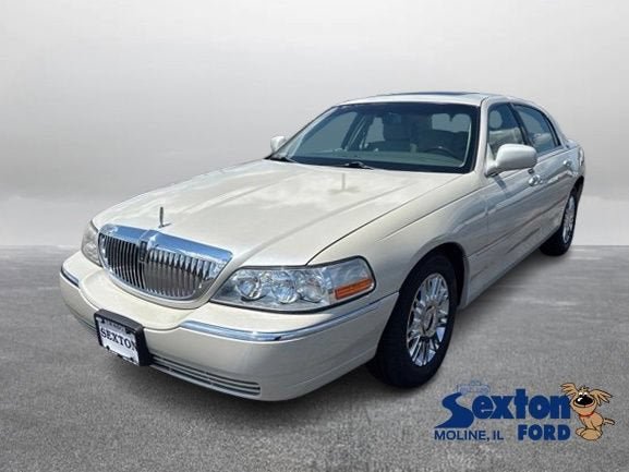 Used 2006 Lincoln Town Car Signature Limited RWD image 1