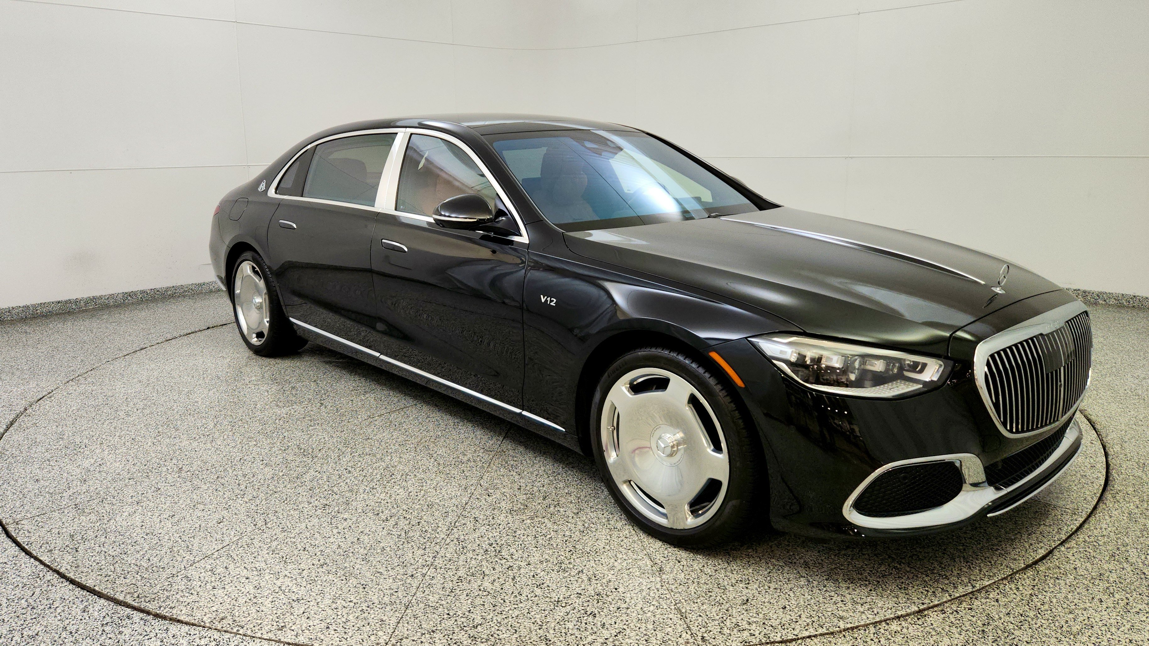 Used 2023 Mercedes-Benz Maybach S 680 4MATIC w/ Manufaktur Leather Package image 1