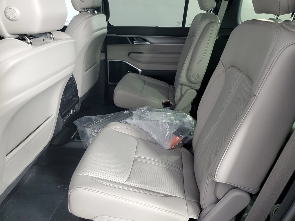 New 2026 Jeep Grand Wagoneer L Limited AWD/4WD image 13