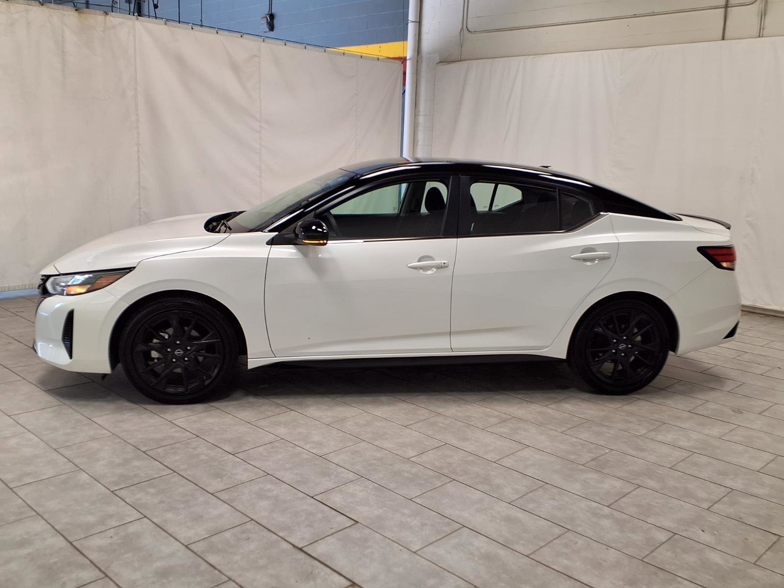 Used 2025 Nissan Sentra SR w/ Midnight Edition FWD image 6