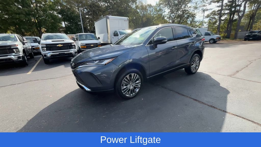 Used 2024 Toyota Venza XLE image 9