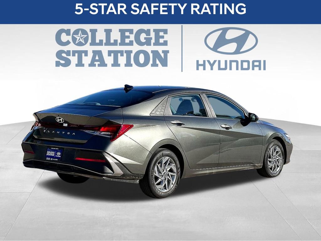 Used 2024 Hyundai Elantra SEL image 7