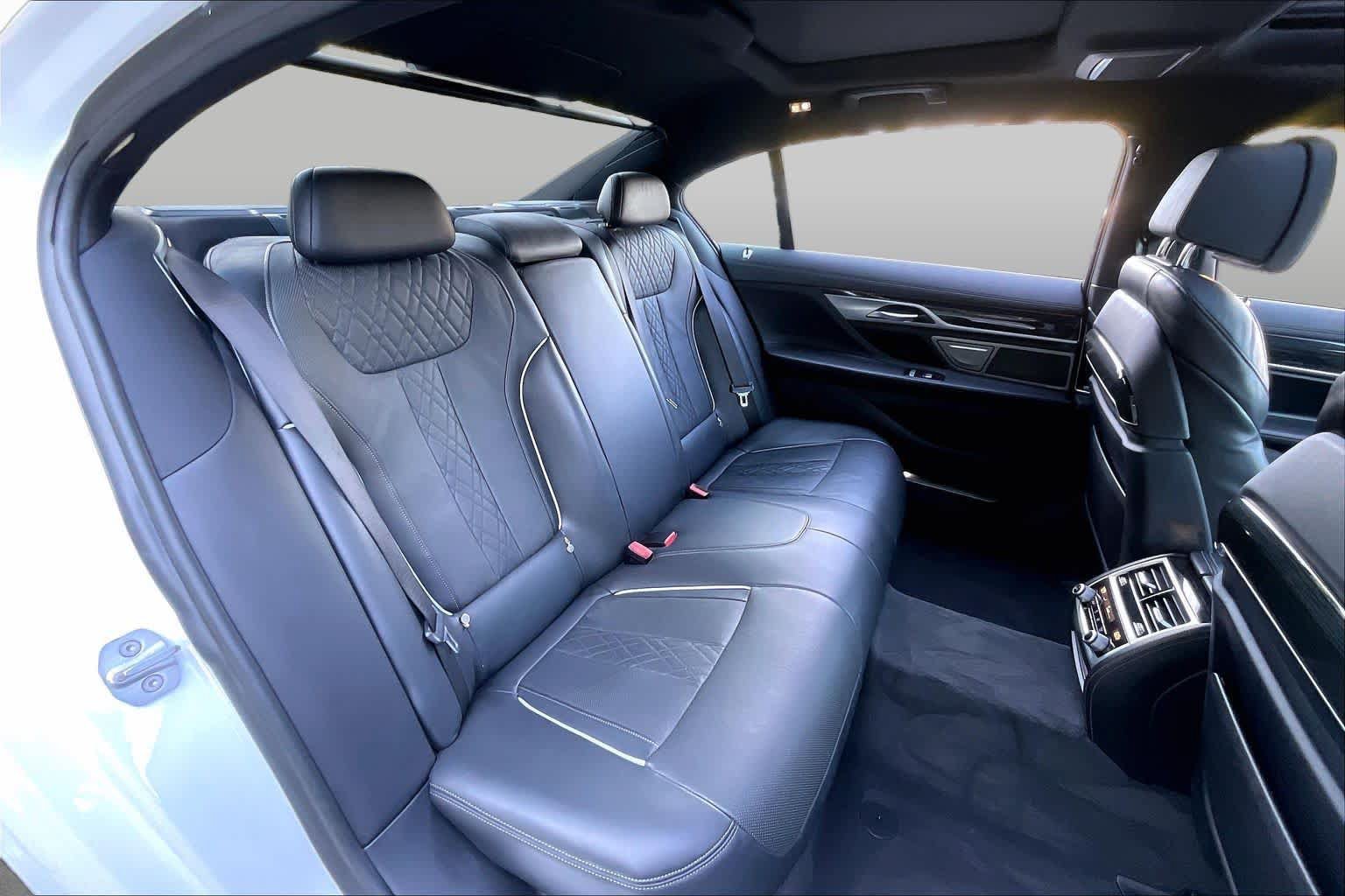 Used 2019 BMW 750i xDrive w/ M Sport Package AWD/4WD image 19