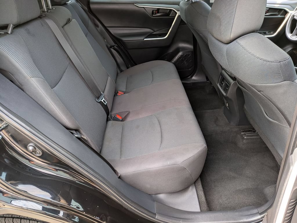 Used 2022 Toyota RAV4 LE AWD/4WD image 17