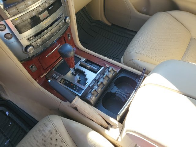 Used 2011 Lexus LX 570 4WD image 30