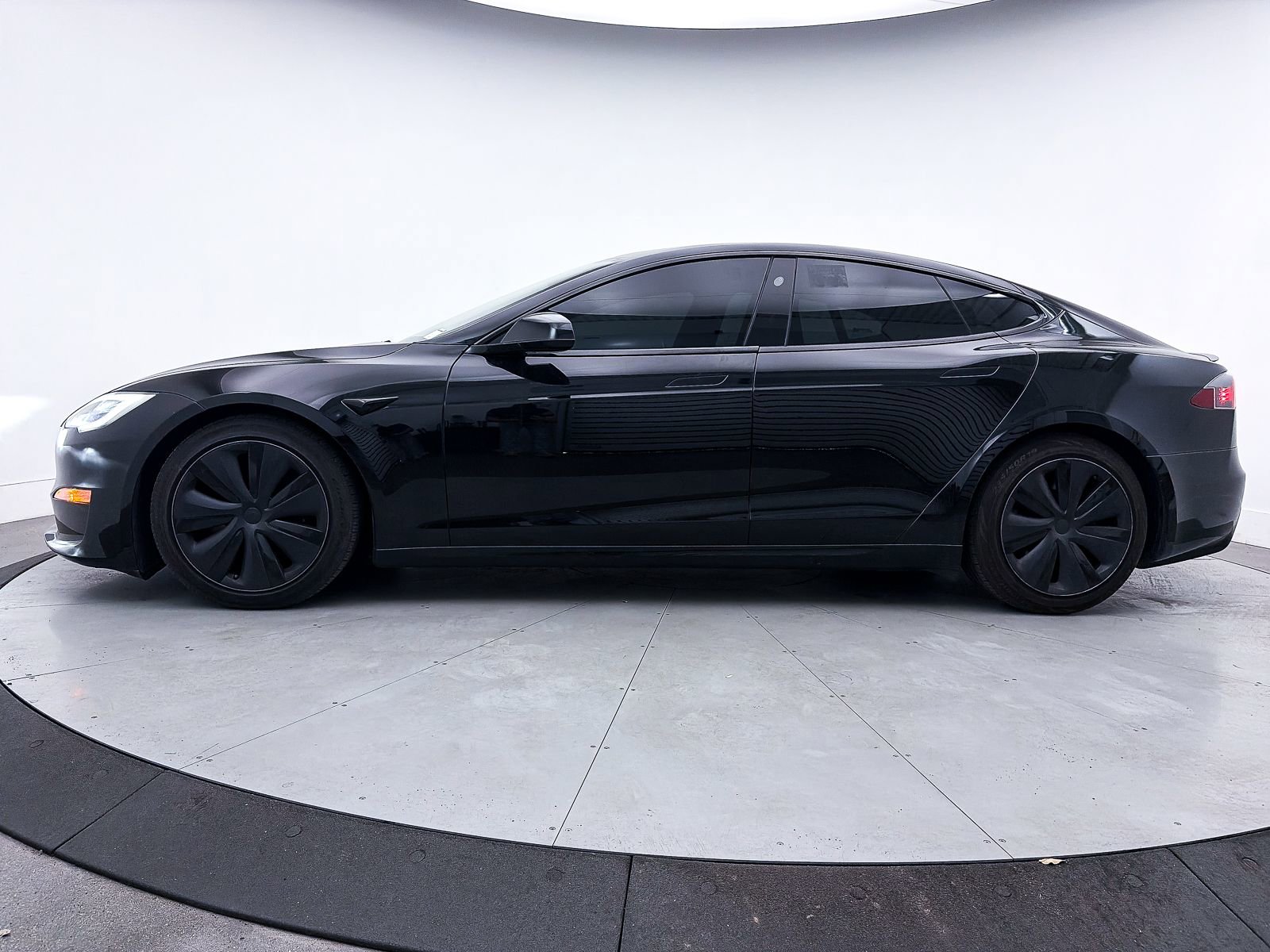 Used 2022 Tesla Model S Plaid image 35