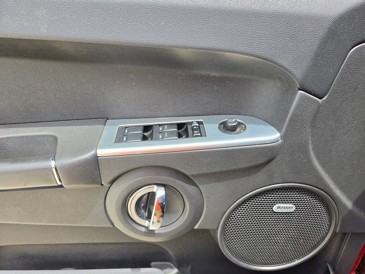 Used 2010 Jeep Commander Sport w/ Sun/Sound Group AWD/4WD image 25