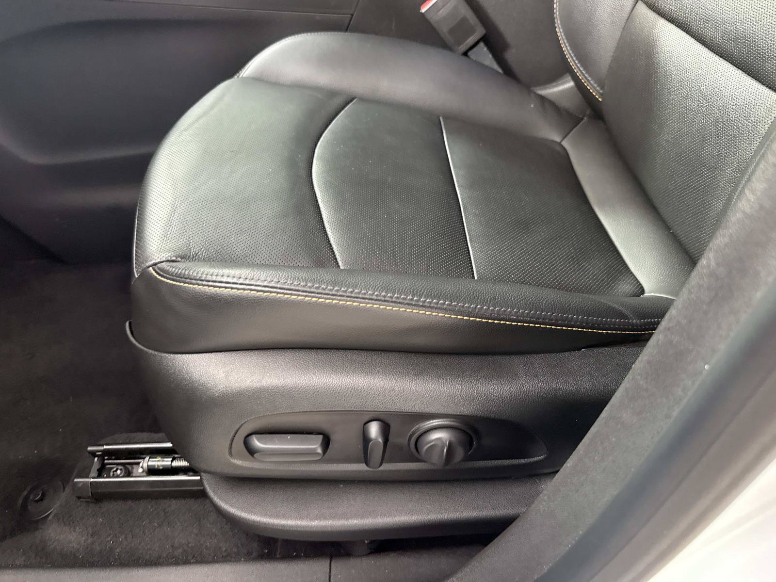 Used 2021 Chevrolet Equinox Premier FWD image 18