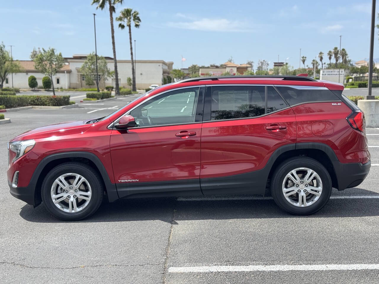 Used 2019 GMC Terrain SLE w/ Driver Convenience Package image 4