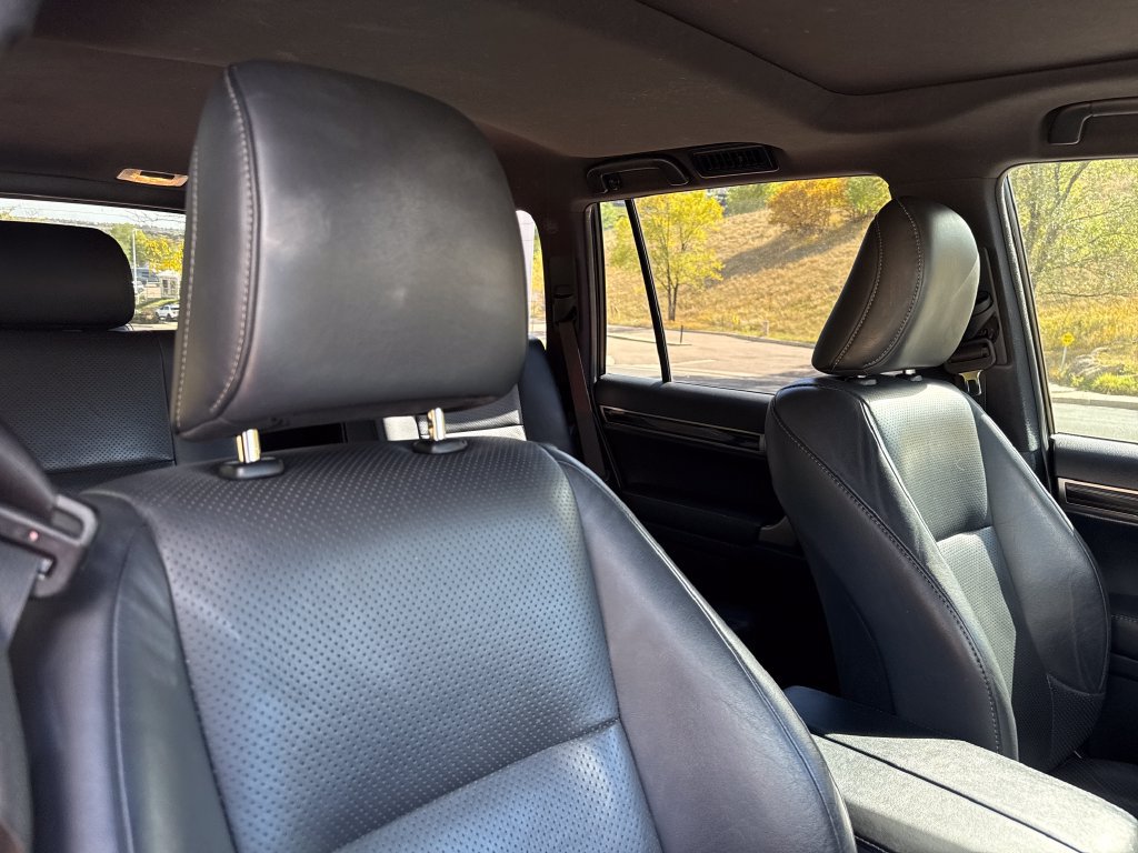 Used 2021 Lexus GX 460 Luxury w/ Sport Design Package AWD/4WD image 31