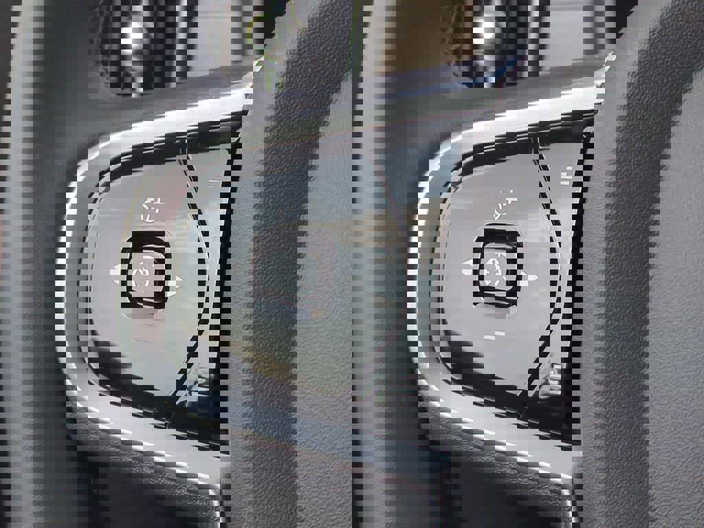 Used 2026 Volvo XC90 B5 Plus w/ Protection Package Premier image 23