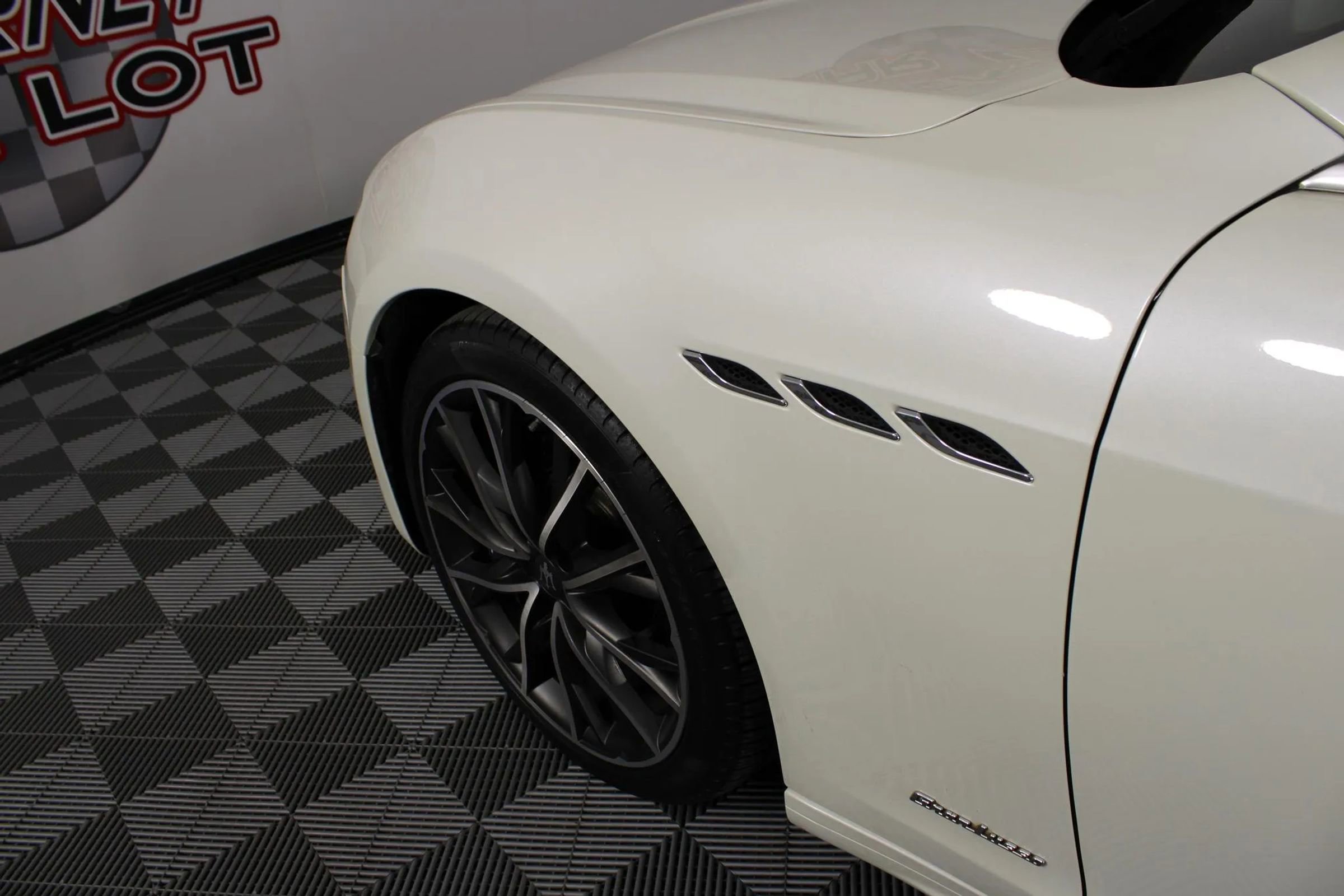 Used 2019 Maserati Ghibli S GranLusso image 28