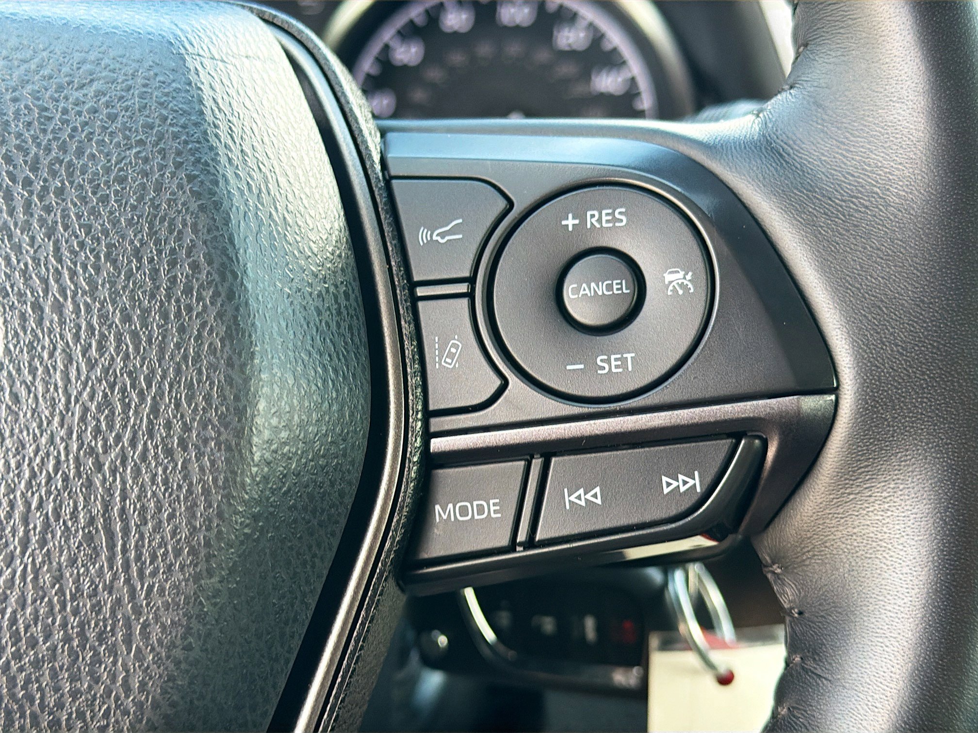 Used 2024 Toyota Camry SE w/ Cold Weather Package image 33