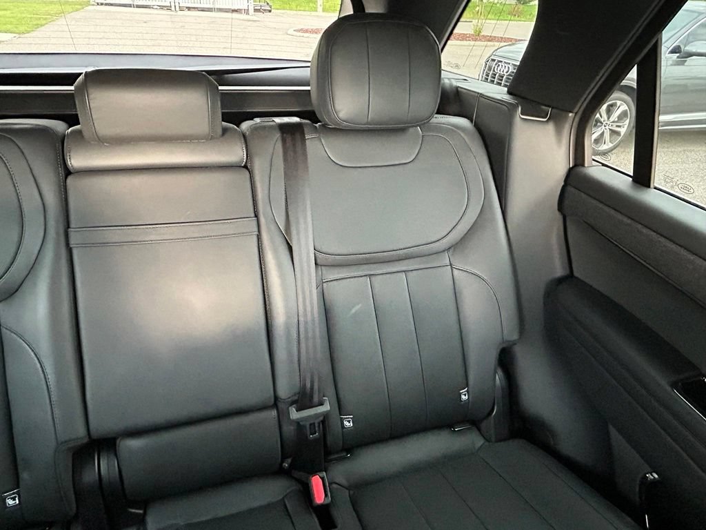 Used 2025 Land Rover Range Rover Sport SE AWD/4WD image 14