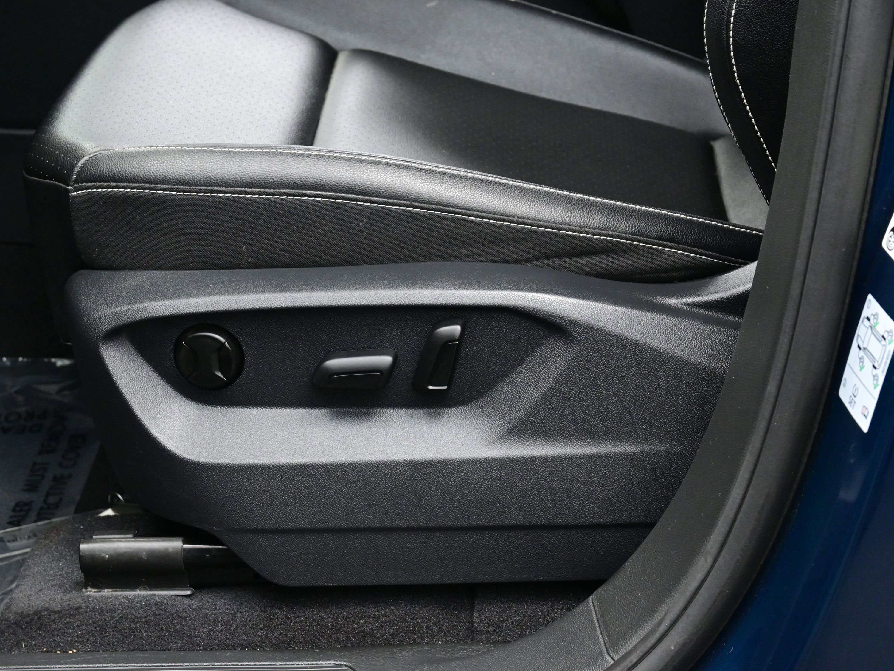 Used 2020 Volkswagen Atlas Cross Sport SE image 12