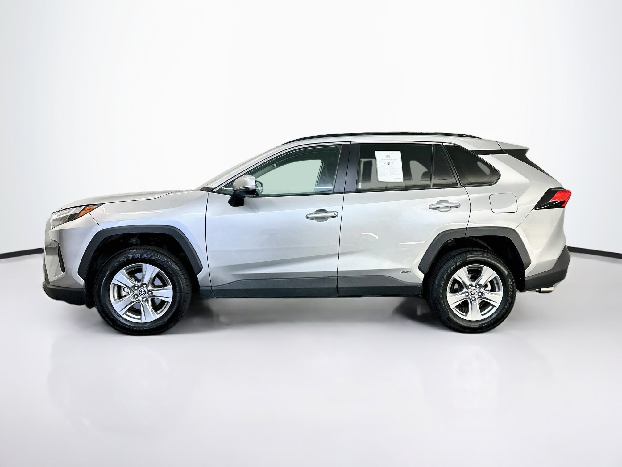 Used 2025 Toyota RAV4 XLE AWD/4WD image 4