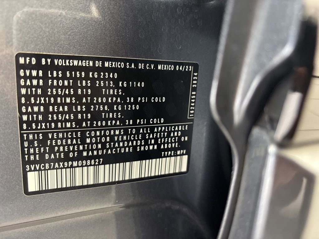 Used 2023 Volkswagen Tiguan SE R-Line image 10