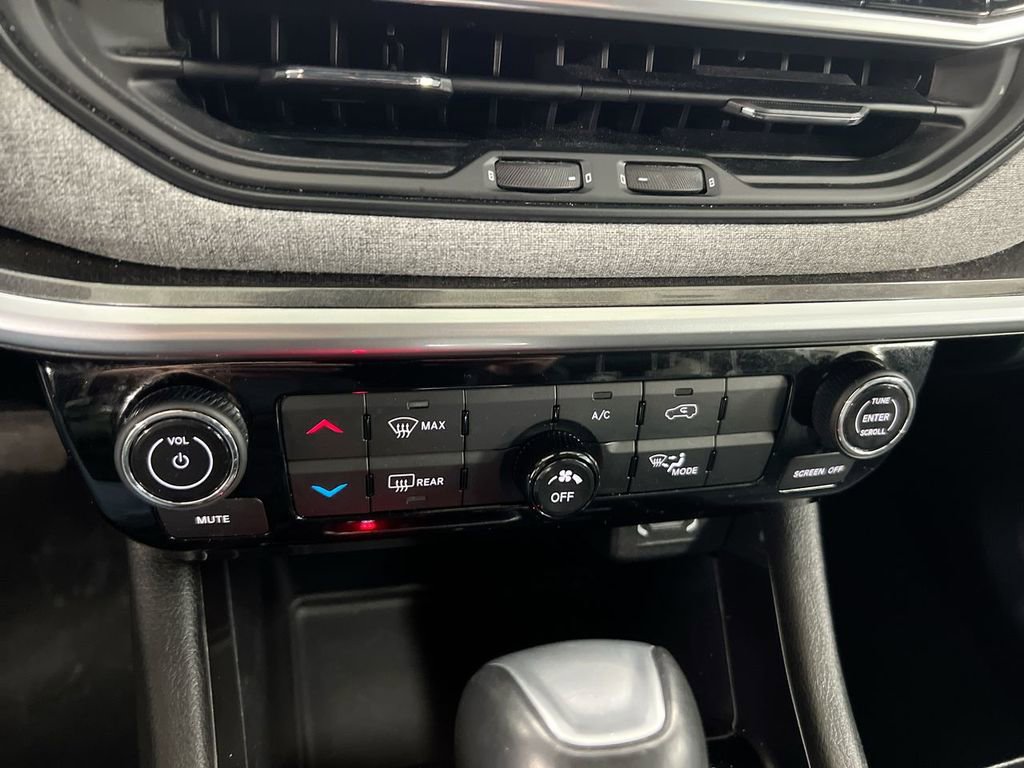 Used 2024 Jeep Compass Latitude image 16