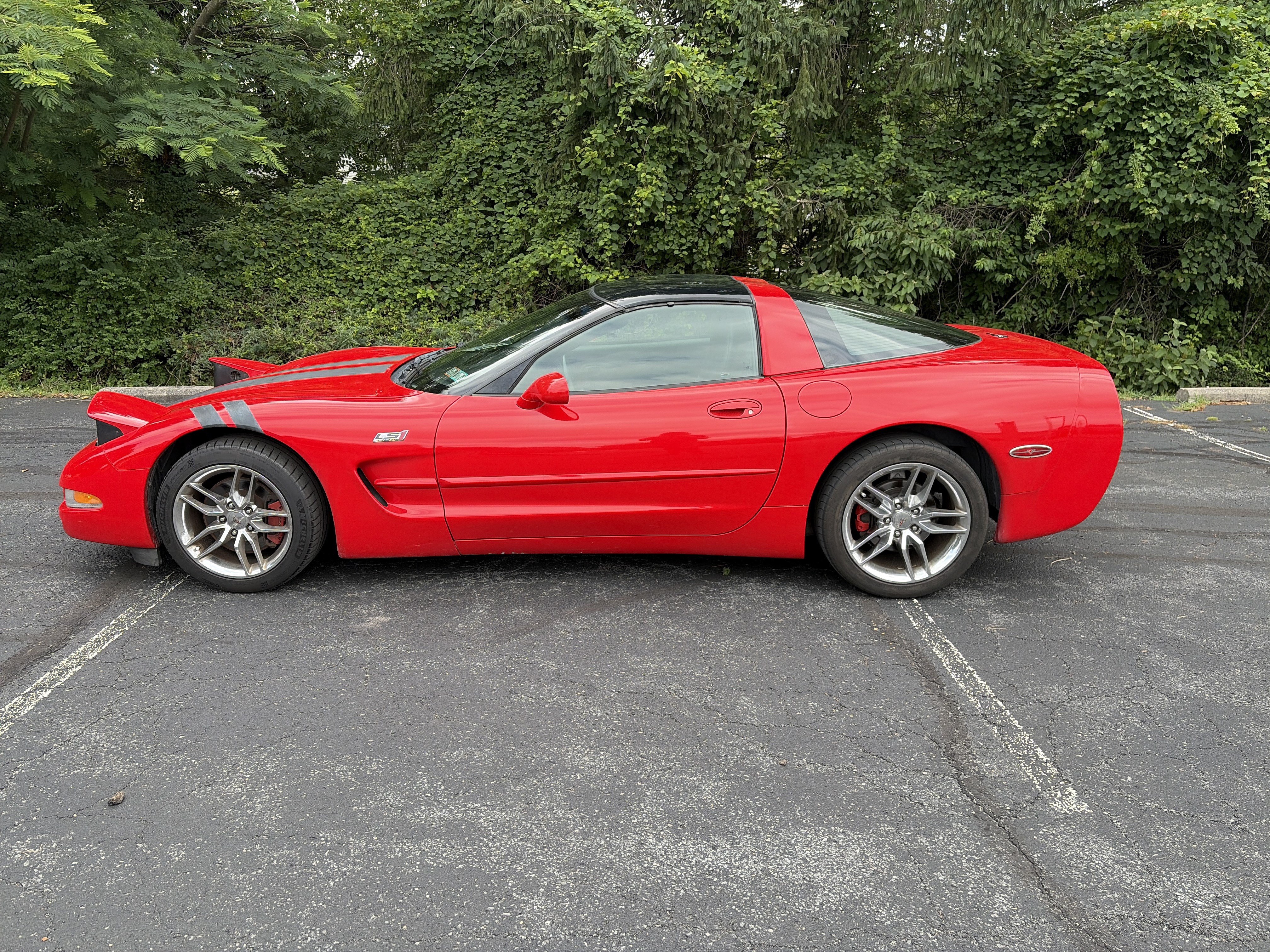 Used 2001 Chevrolet Corvette Coupe w/ Preferred Equipment Group1 RWD image 8