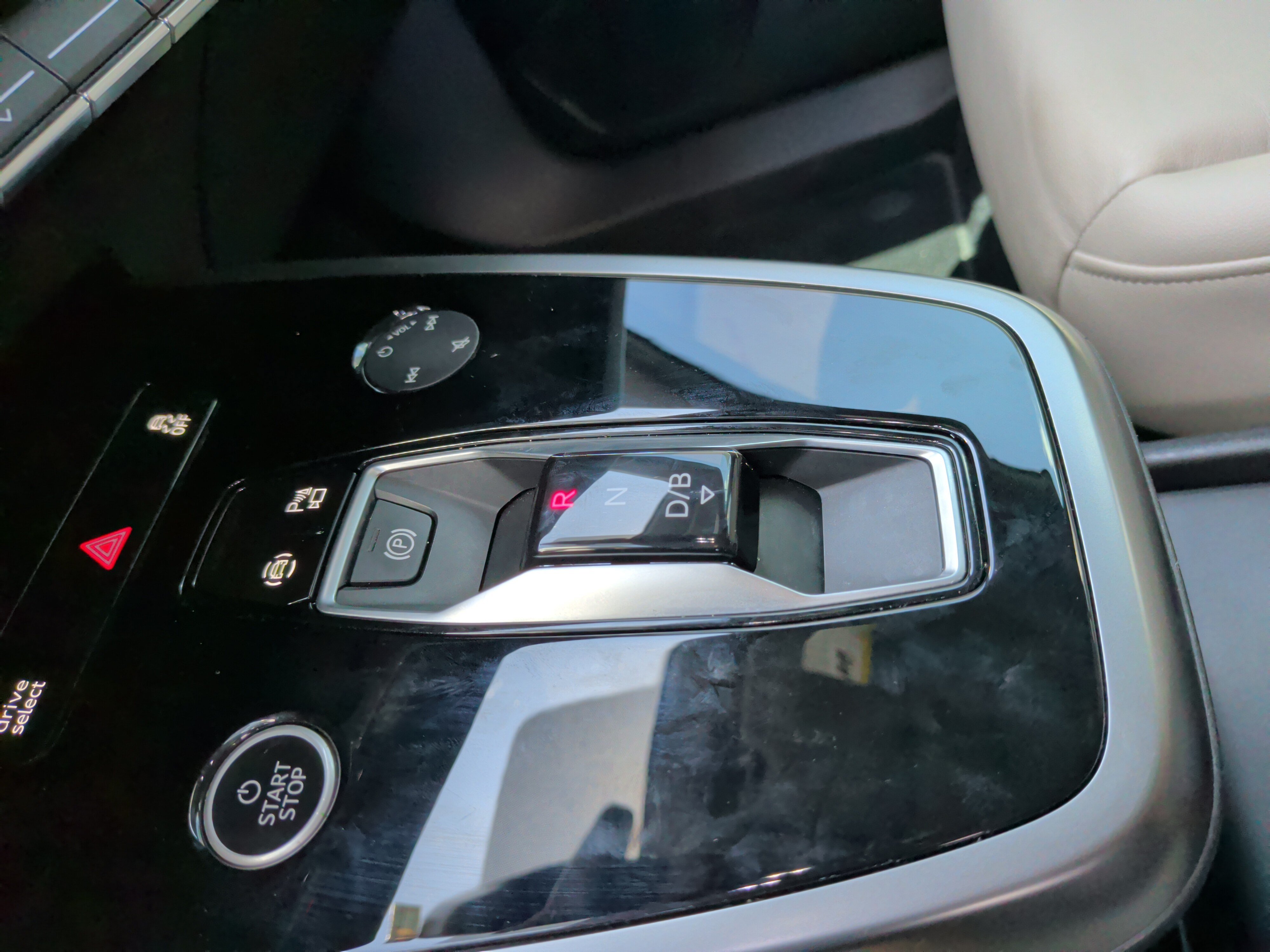 Certified 2024 Audi Q4 e-tron Premium Plus AWD/4WD image 25