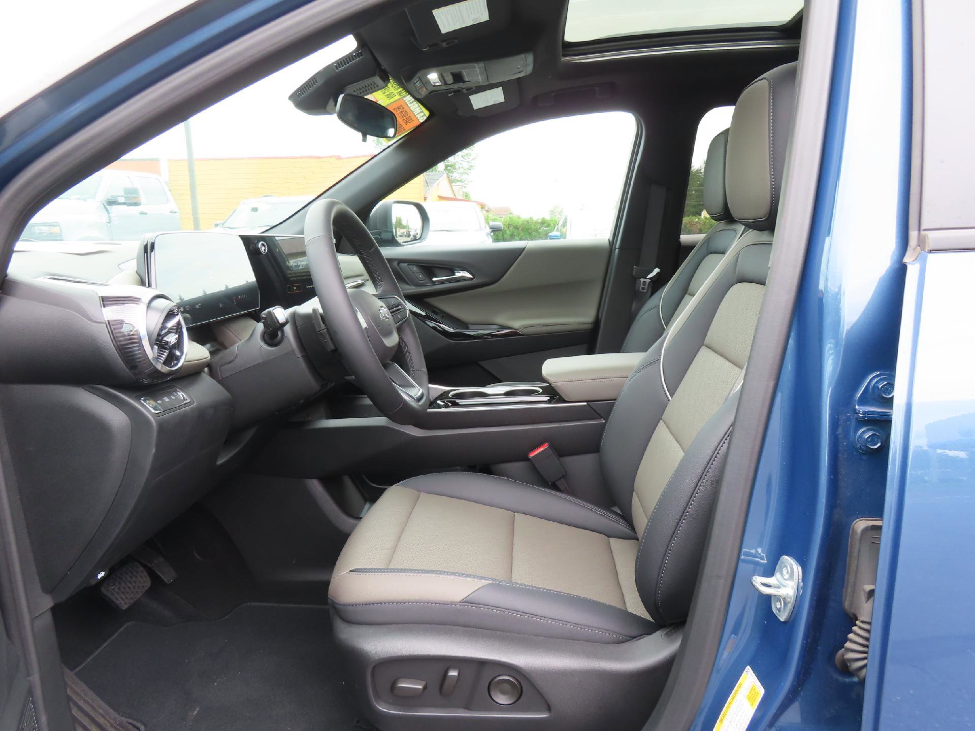 New 2025 Chevrolet Equinox LT w/ Convenience Package II image 13