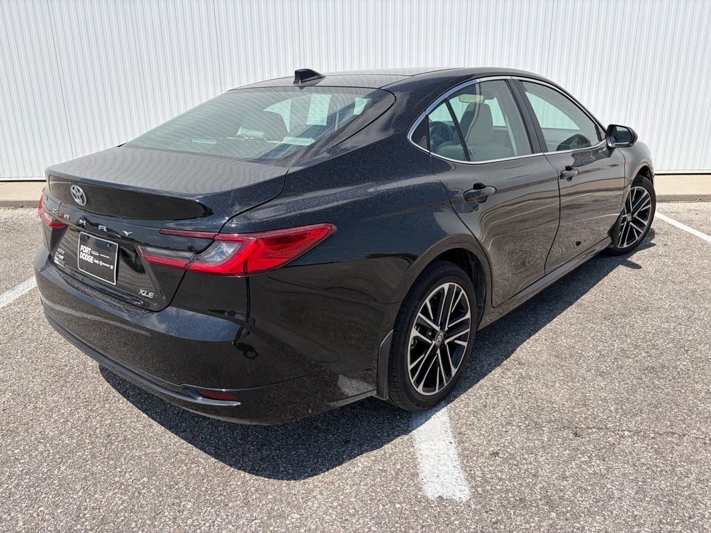 Used 2025 Toyota Camry XLE AWD/4WD image 7