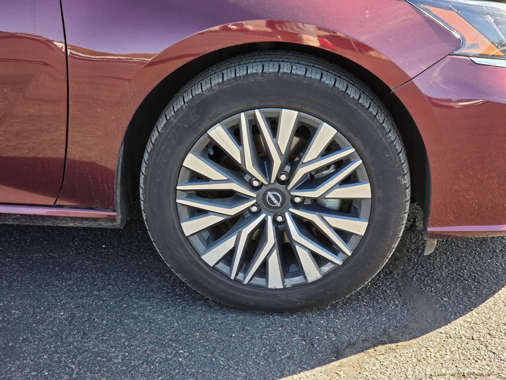 Used 2024 Nissan Altima 2.5 SV AWD/4WD image 9