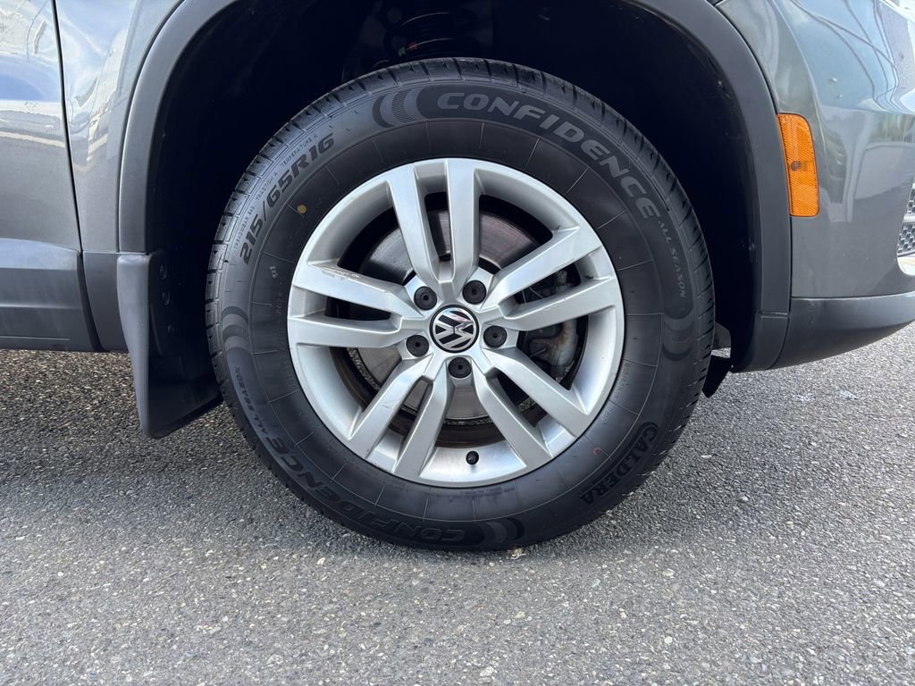 Used 2013 Volkswagen Tiguan S image 9