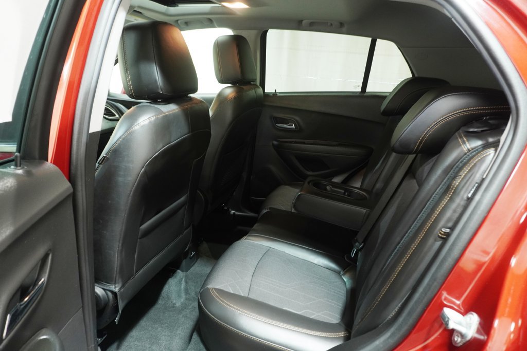 Used 2020 Chevrolet Trax LT w/ Sun & Sound Package FWD image 12