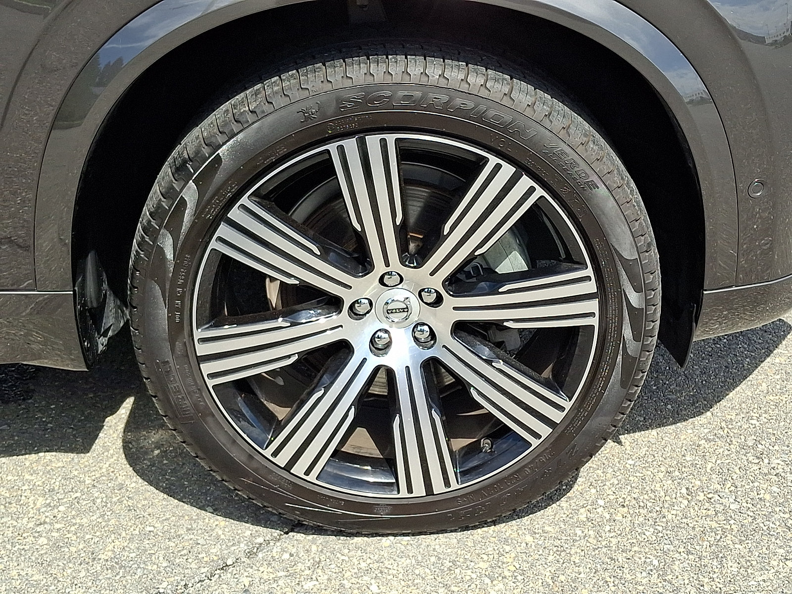 Certified 2024 Volvo XC90 B6 Plus AWD/4WD image 9