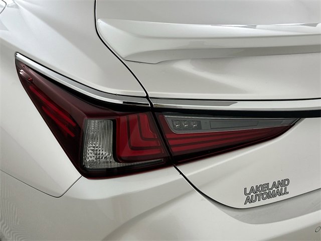 Used 2021 Lexus ES 300h Ultra Luxury image 24