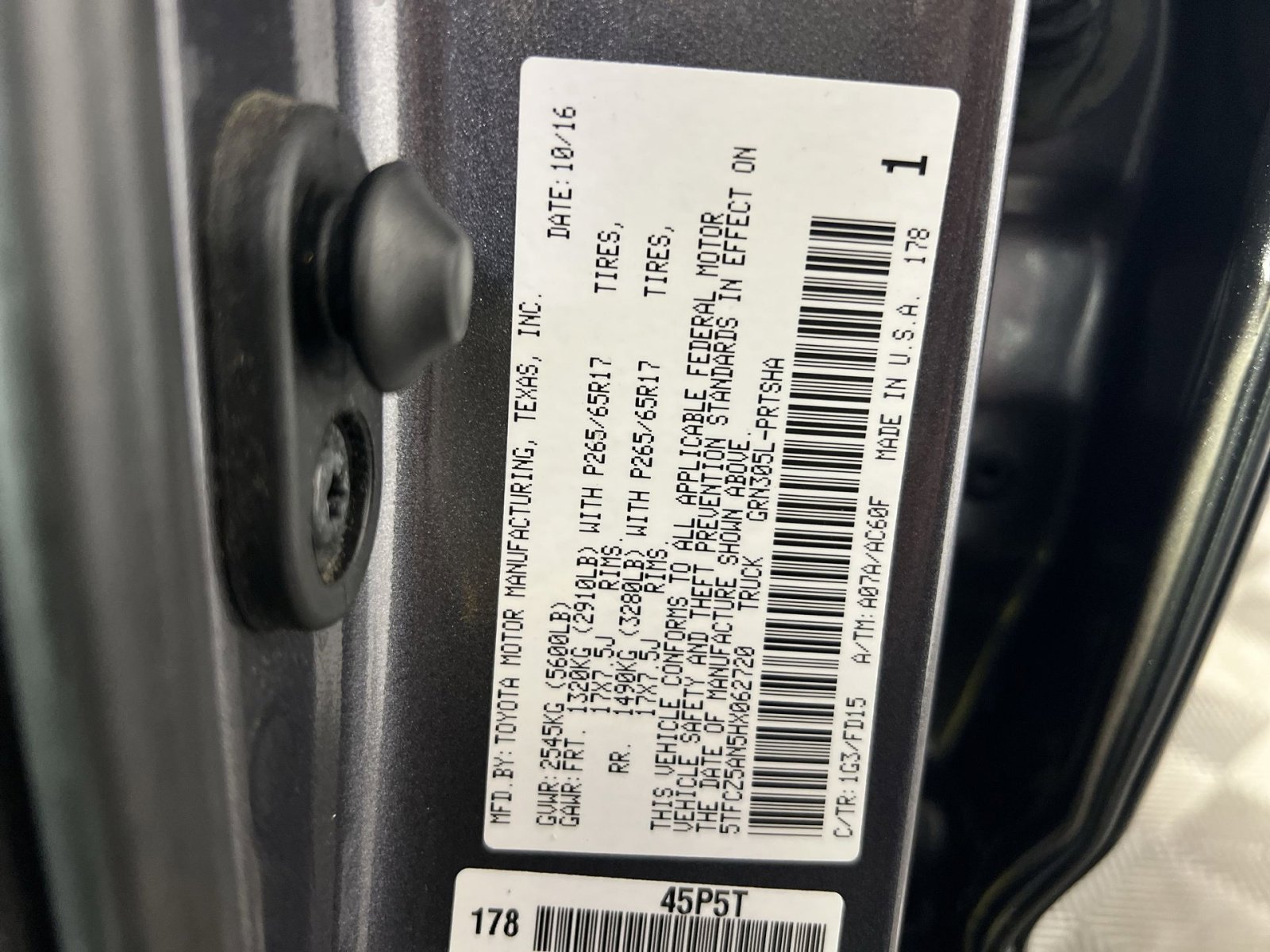 Used 2017 Toyota Tacoma TRD Sport image 29