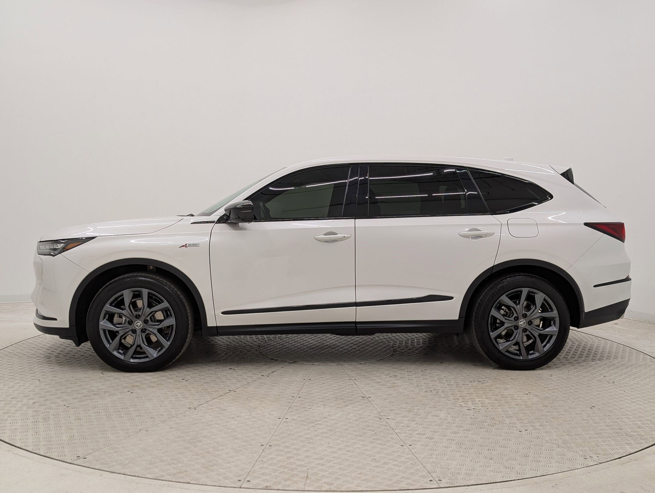 Used 2023 Acura MDX A-Spec image 2