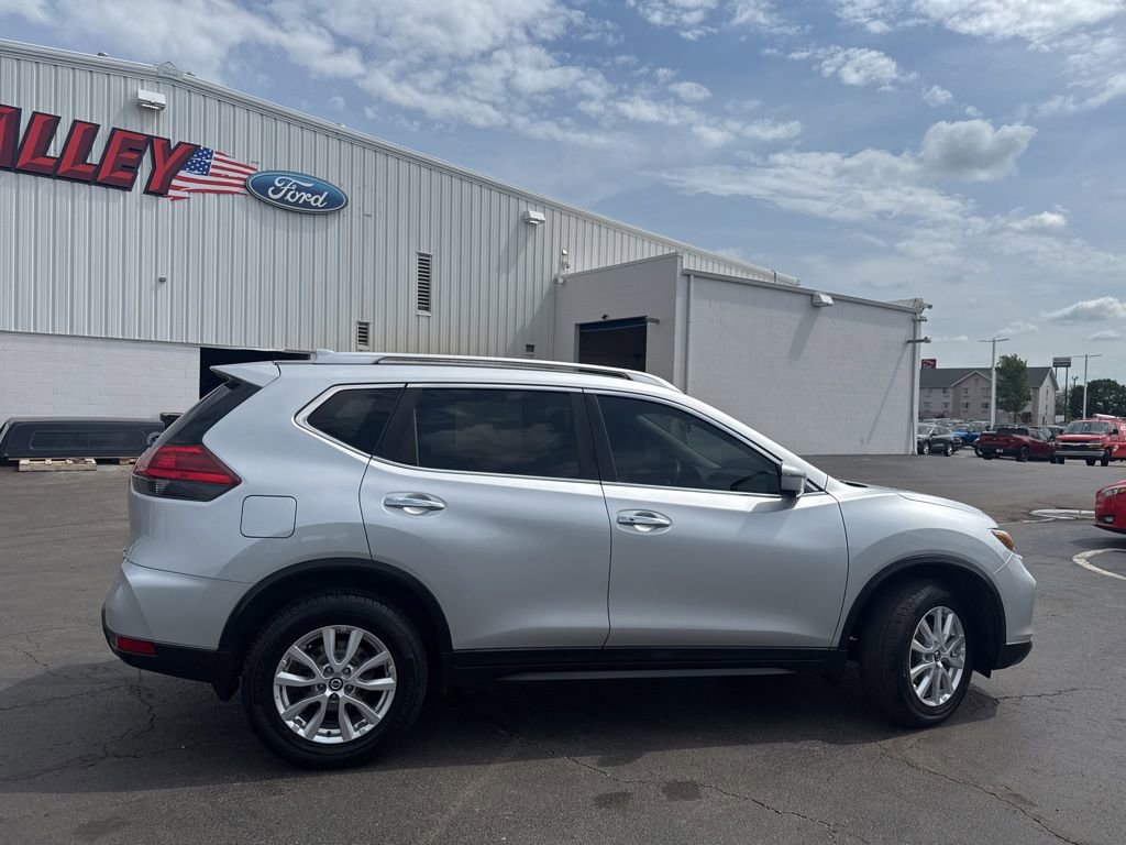 Used 2017 Nissan Rogue SV w/ SV Premium Package AWD/4WD image 13