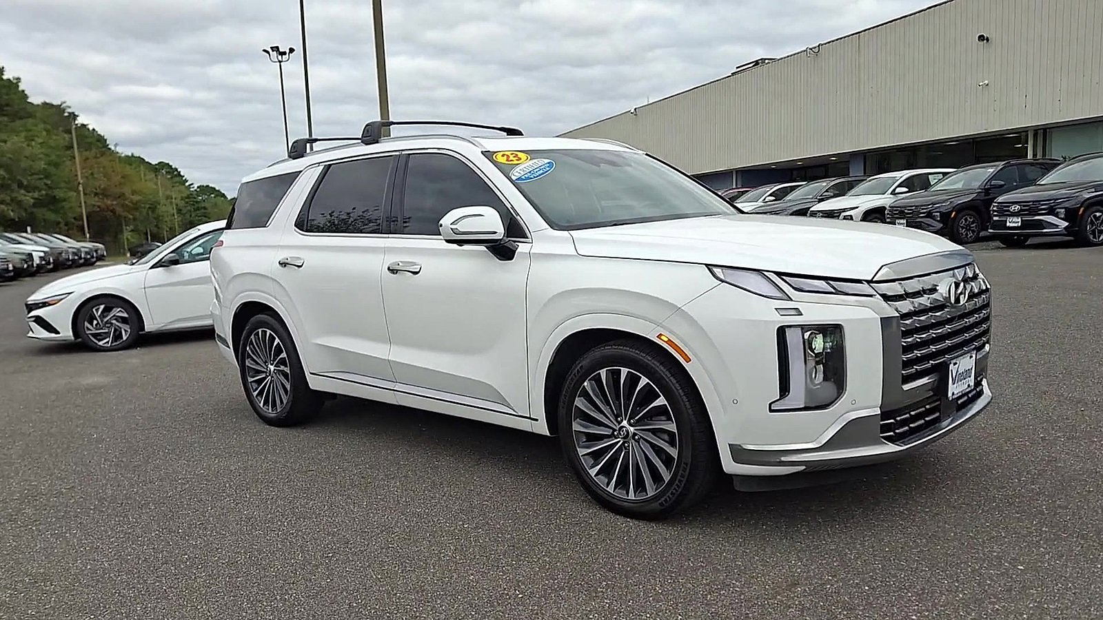 Used 2023 Hyundai Palisade Calligraphy image 2