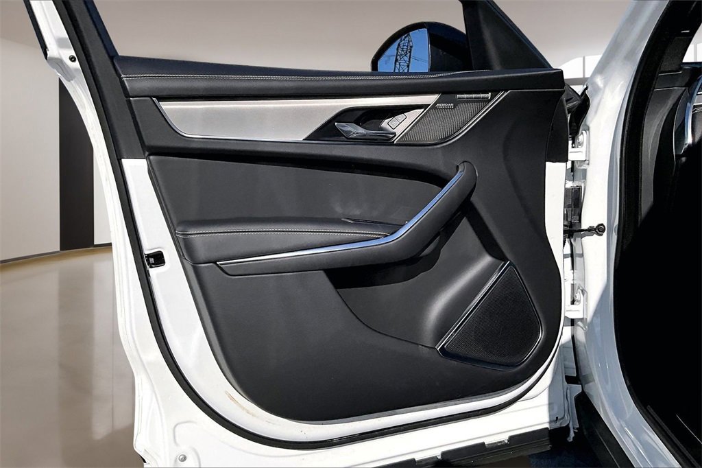 Used 2024 Jaguar F-PACE R-Dynamic S image 18