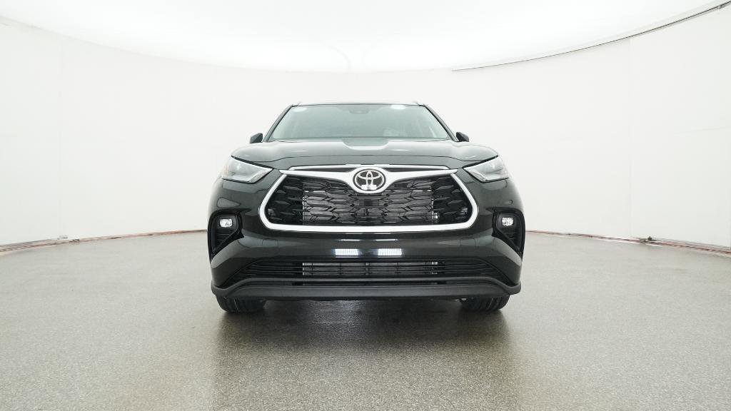New 2026 Toyota Highlander XLE image 2