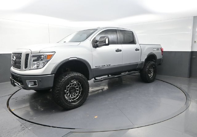 Used 2018 Nissan Titan PRO-4X w/ Pro-4x Convenience Package AWD/4WD image 3