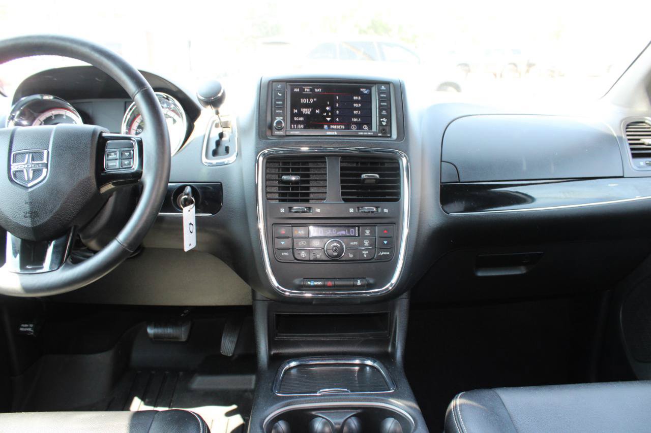 Used 2016 Dodge Grand Caravan SXT FWD image 11