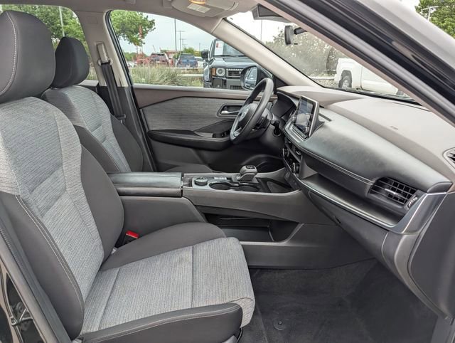 Used 2023 Nissan Rogue SV image 31