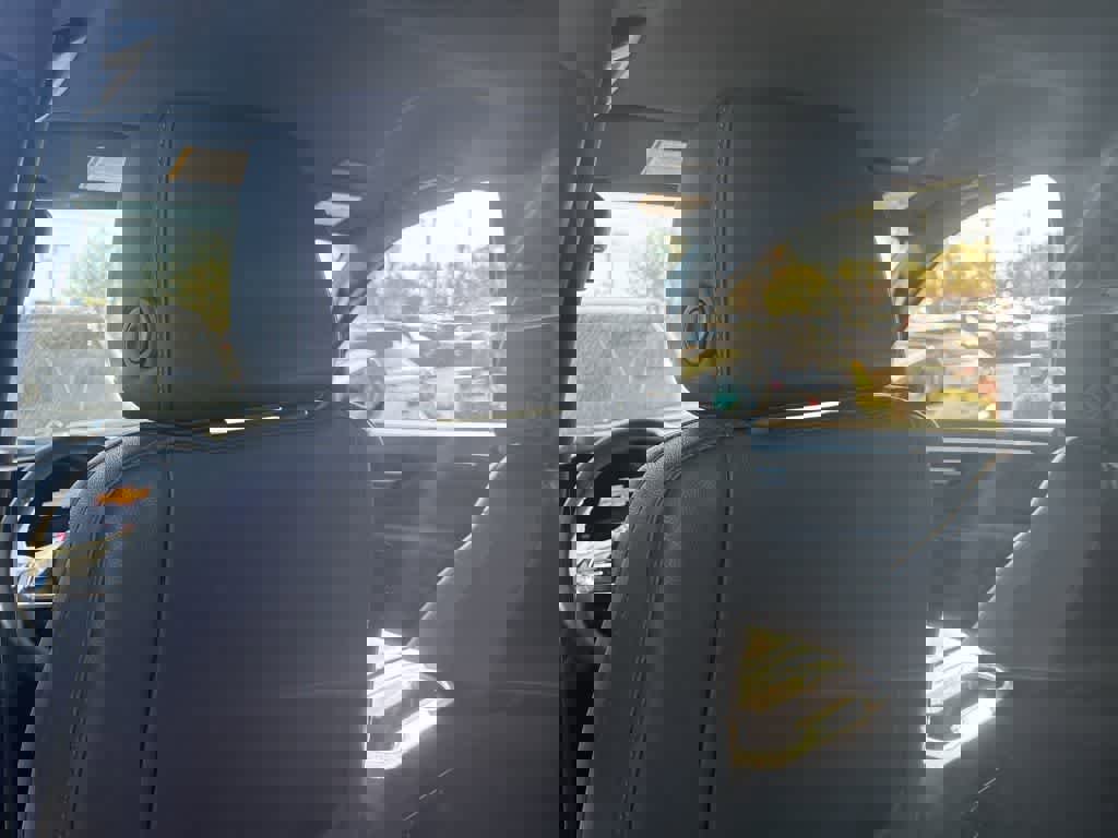 Used 2025 Chevrolet Suburban Z71 image 10