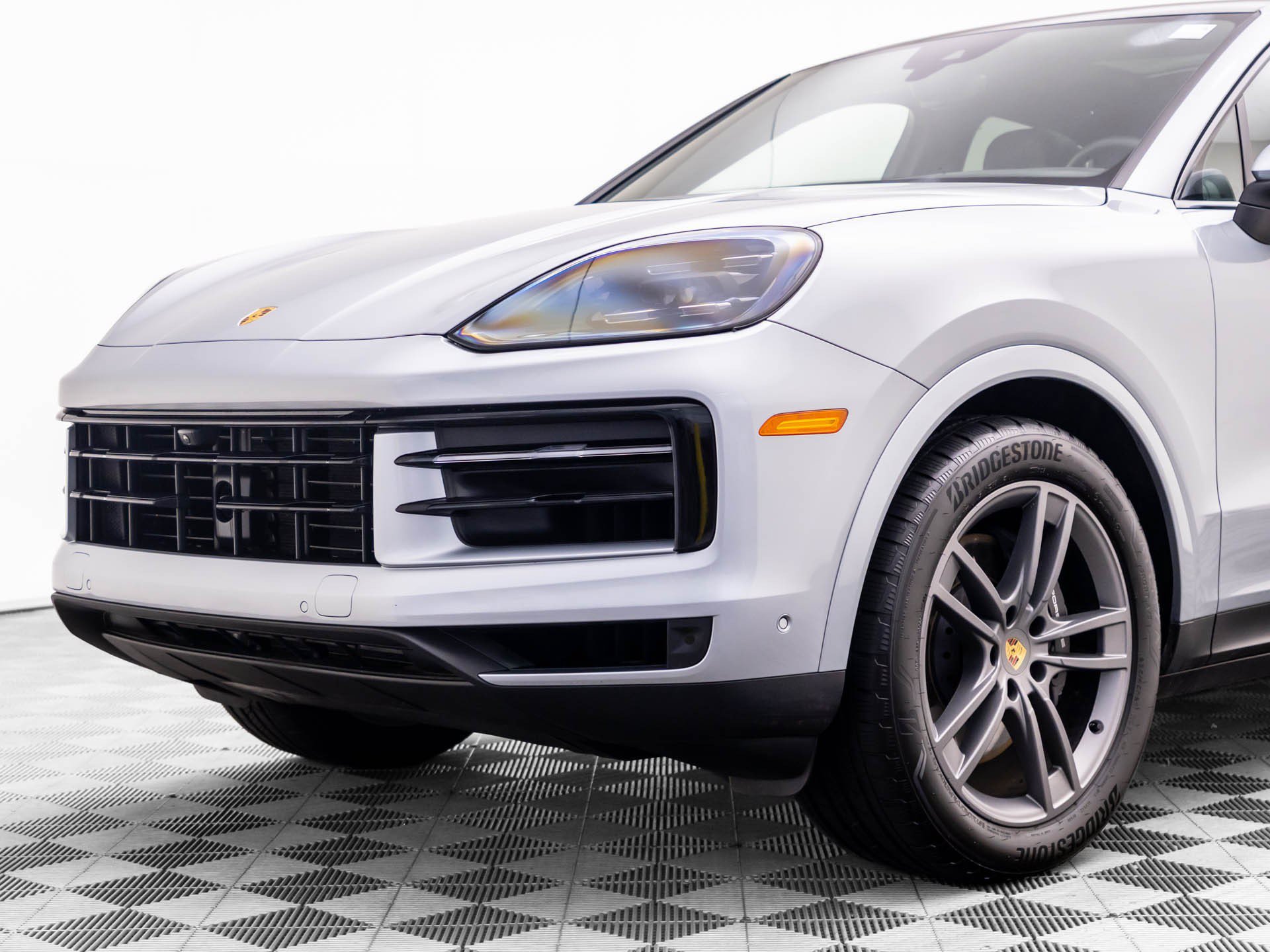 Certified 2024 Porsche Cayenne Coupe AWD/4WD image 38