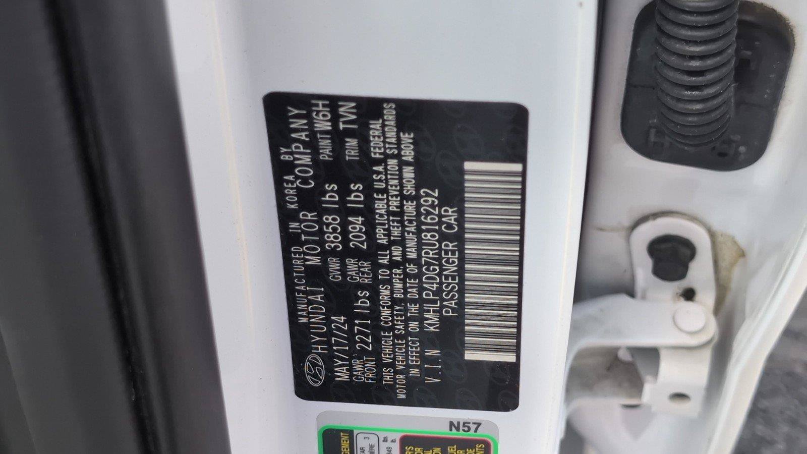 Used 2024 Hyundai Elantra Limited FWD image 15