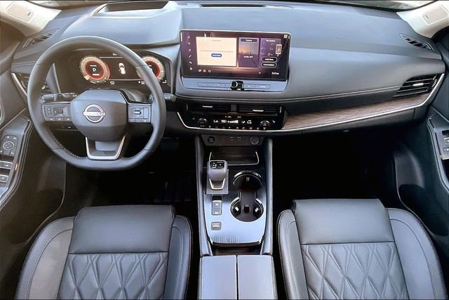 Certified 2025 Nissan Rogue Platinum w/ Platinum Premium Package FWD image 14