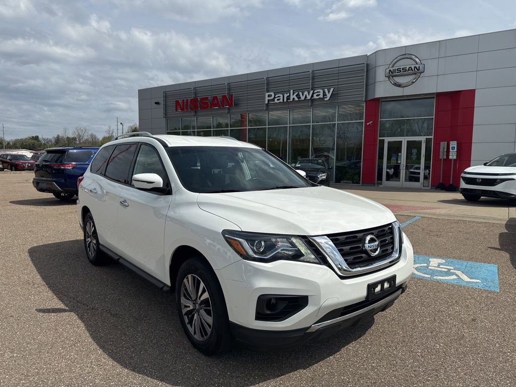 Used 2018 Nissan Pathfinder SV AWD/4WD image 1