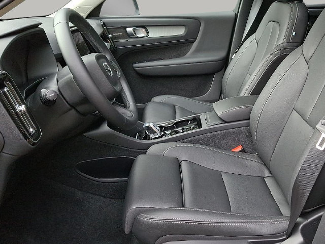 New 2025 Volvo XC40 B5 Ultra w/ Climate Package AWD/4WD image 9