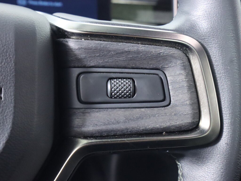 Used 2022 Rivian R1T Launch Edition image 12