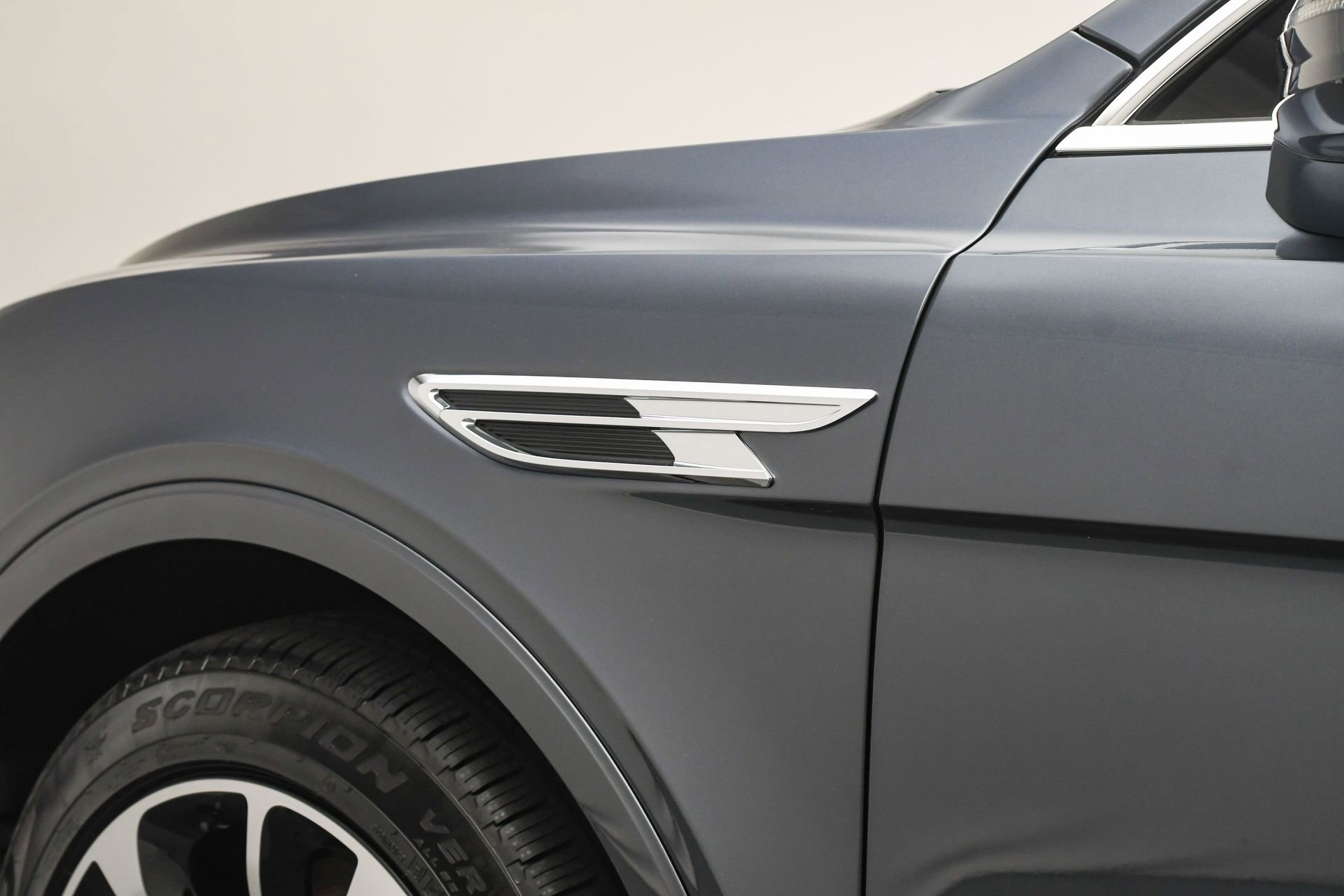 New 2025 Bentley Bentayga image 31