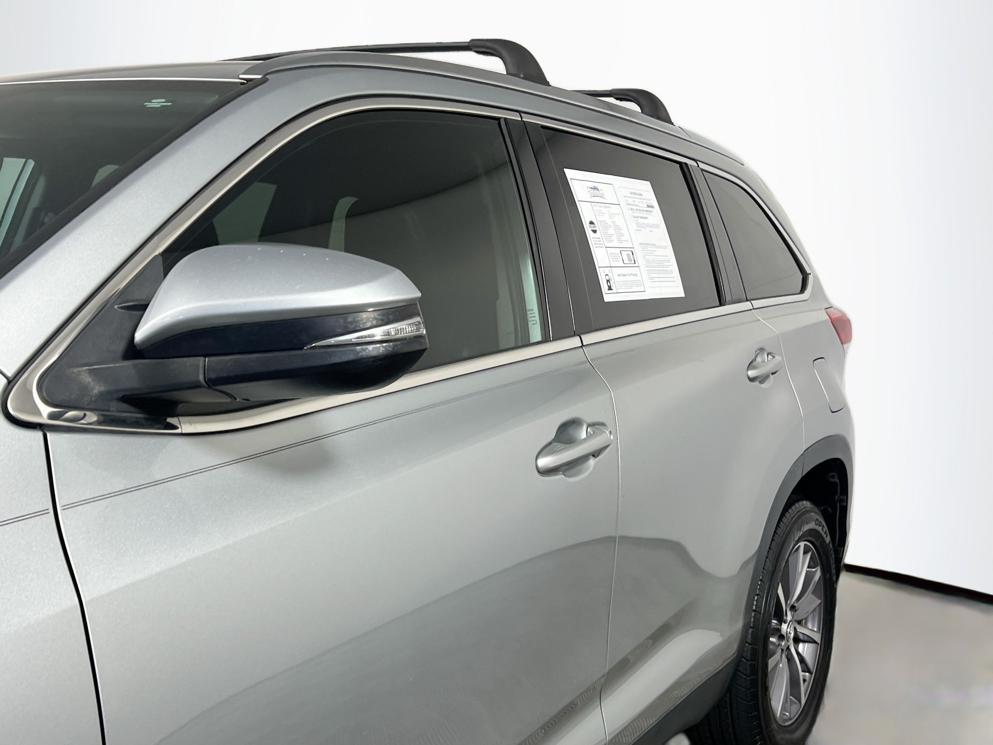 Used 2019 Toyota Highlander XLE FWD image 13