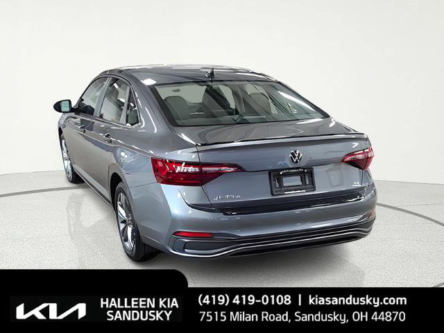 Used 2023 Volkswagen Jetta SE image 4